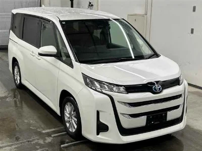 TOYOTA NOAH 2022 с аукциона, 1800cc, пробег 52 000 км