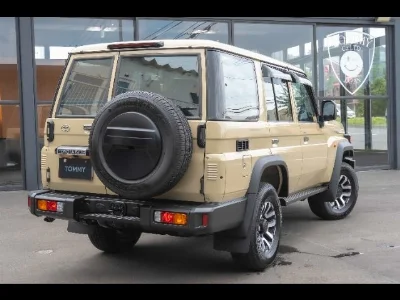 TOYOTA LAND CRUISER