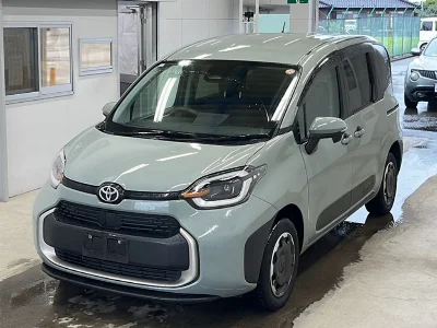 TOYOTA SIENTA 2023 с аукциона, 1500cc, пробег 26 000 км