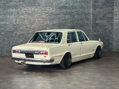 NISSAN SKYLINE