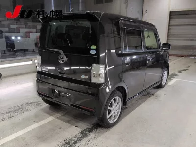 TOYOTA PIXIS SPACE