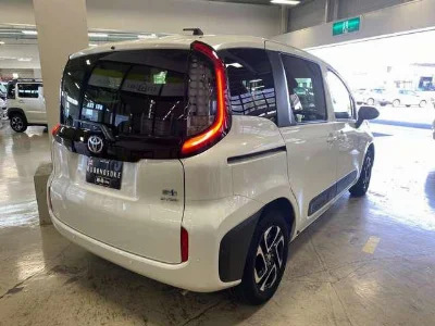 TOYOTA SIENTA с аукциона, 1500cc, пробег 28 000 км