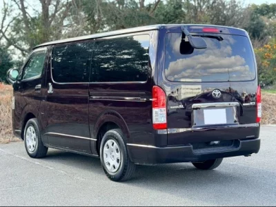 TOYOTA REGIUS VAN