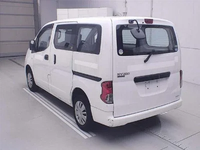 NISSAN NV200