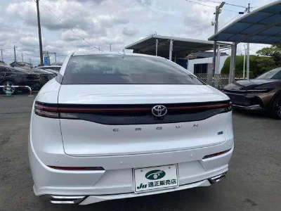 TOYOTA CROWN CROSSOVER