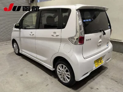 NISSAN DAYZ 2015 с аукциона, 660cc, пробег 30 000 км