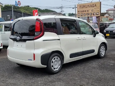 TOYOTA SIENTA с аукциона, 1500cc, пробег 28 000 км