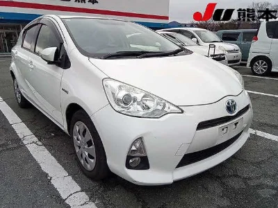 TOYOTA AQUA 2015 с аукциона, 1500cc, пробег 45 000 км