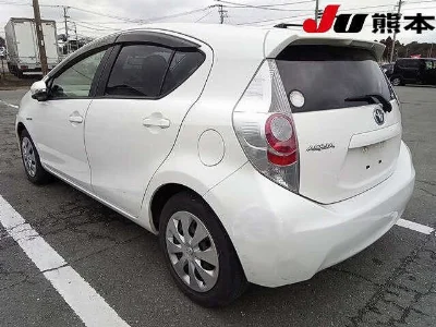 TOYOTA AQUA 2015 с аукциона, 1500cc, пробег 45 000 км