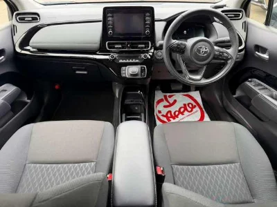 TOYOTA AQUA 2025 с аукциона, 1500cc, пробег 16 000 км
