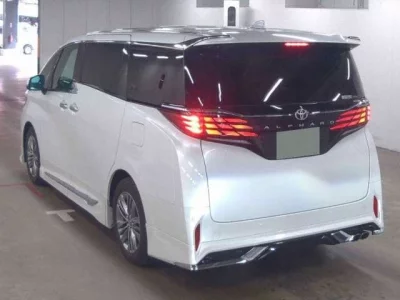 TOYOTA ALPHARD 2024 с аукциона, 2500cc, пробег 18 000 км