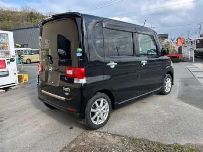 DAIHATSU TANTO с аукциона, 660cc, пробег 80 000 км