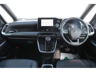 TOYOTA NOAH 2024 с аукциона, 1800cc, пробег 14 000 км
