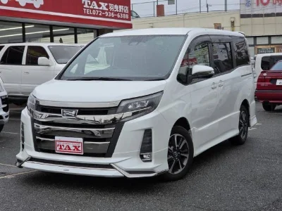 TOYOTA NOAH 2017 с аукциона, 2000cc, пробег 99 000 км