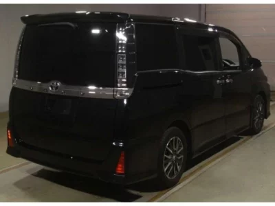 TOYOTA VOXY 2016 с аукциона, 2000cc, пробег 64 000 км