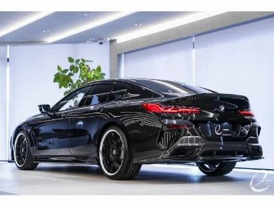 BMW 8 SERIES