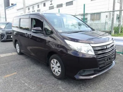 TOYOTA NOAH 2015 с аукциона, 2000cc, пробег 112 000 км