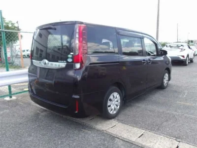 TOYOTA NOAH 2015 с аукциона, 2000cc, пробег 112 000 км