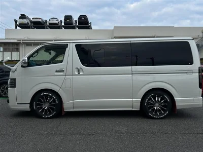 TOYOTA HIACE VAN