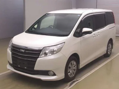 TOYOTA NOAH 2015 с аукциона, 2000cc, пробег 152 000 км