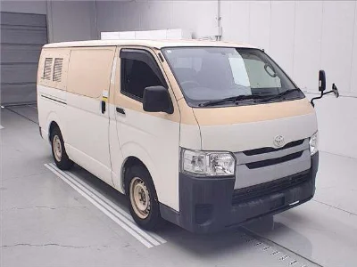 TOYOTA HIACE VAN 2015 с аукциона, 3000cc, пробег 66 000 км