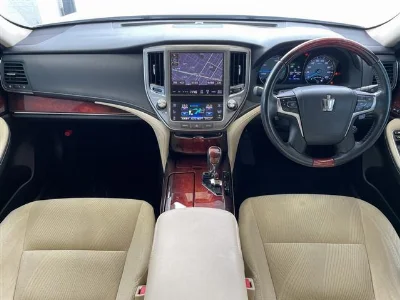TOYOTA CROWN MAJESTA