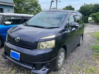 TOYOTA VOXY с аукциона, 2000cc, пробег 247 000 км