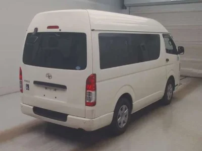 TOYOTA HIACE VAN