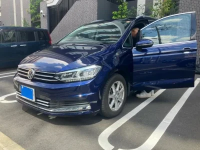 VOLKSWAGEN GOLF TOURAN