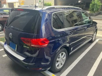 VOLKSWAGEN GOLF TOURAN
