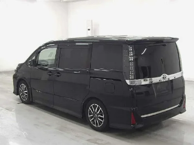 TOYOTA VOXY 2016 с аукциона, 2000cc, пробег 138 000 км