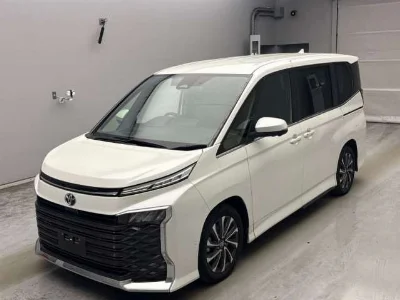 TOYOTA VOXY 2023 с аукциона, 2000cc, пробег 47 000 км