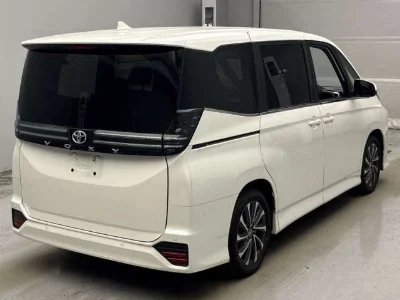 TOYOTA VOXY 2023 с аукциона, 2000cc, пробег 47 000 км