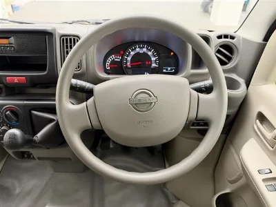 NISSAN CLIPPER VAN
