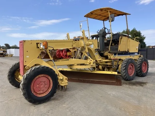 KOMATSU GD305A-1, Не указан — купить с аукциона Японии